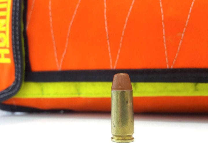 Il giacchetto del cane colpito da un proiettile - C&C Hunting | Outdoor Innovation